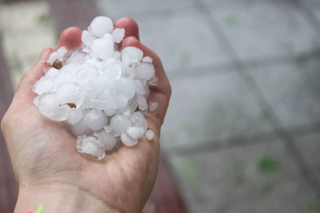 震撼大雷雨襲擊雙北 夾帶冰雹驚醒市民