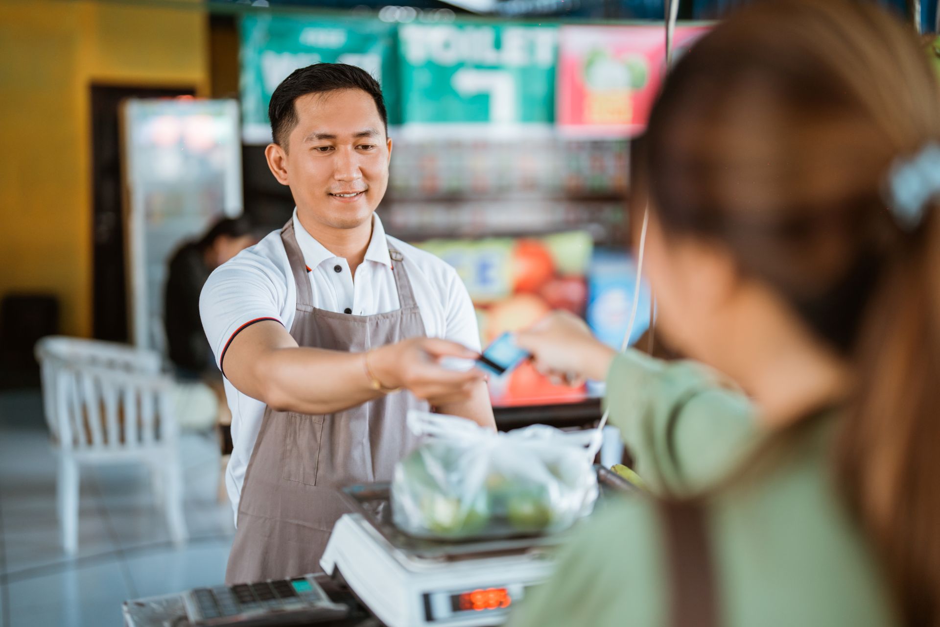 AI浪潮加速洗牌！外媒警示7大職業恐在2030年前式微 街頭最常見工作也上榜