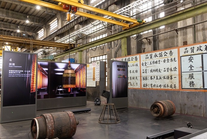 常設展〈動力.火車-柴電工場〉規劃結合現代科技的「柴電劇場」,將設備恢復運作並搭配動畫,呈現牽引馬達裡的「電樞」檢修及保養流程。 圖/文化部提供