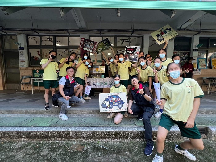 北市警交大特別為學童設計一系列趣味關卡,並準備精美宣導品,吸引學生熱情參與。
(圖/臺北市政府警察局交通警察大隊提供)
