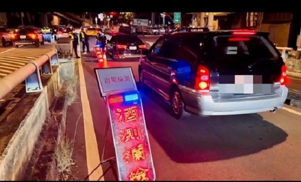 台北市查緝毒駕,首日查獲3件,圖為北市查緝情形。(圖/臺北市政府警察局提供)