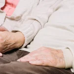全球人口結構大翻轉！65歲以上人口首度超越5歲以下幼兒　少子化加速老化