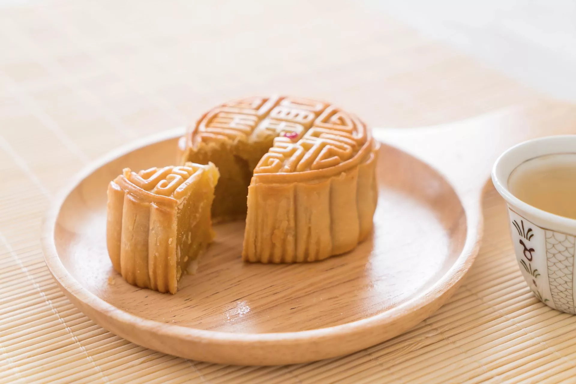 中秋禮盒悄悄變了！網友開箱竟零月餅 餅乾、鳳梨酥成主流