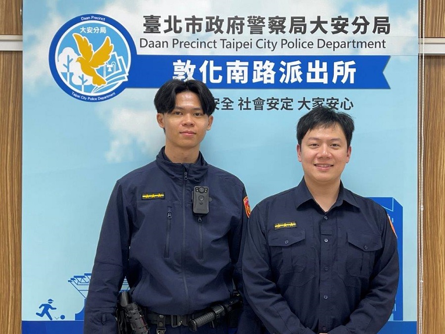 大安分局協助處理員警。(圖/:臺北市政府警察局大安分局提供)