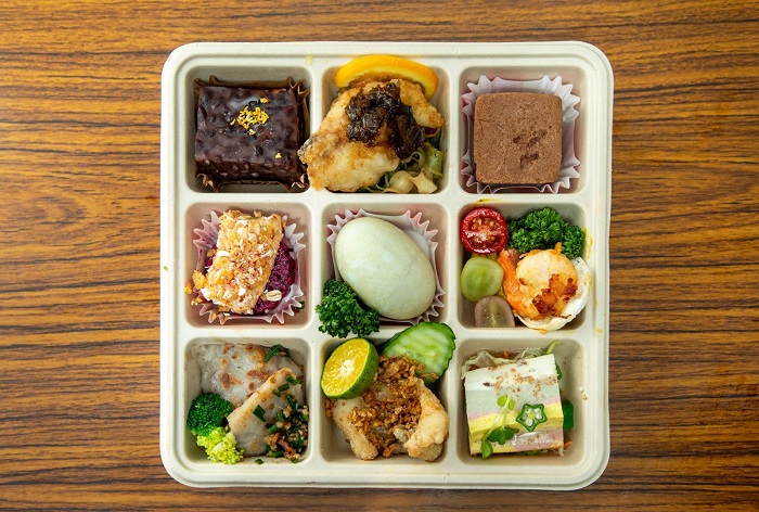 記者會現場結合「屏東水產推廣宴」，以九宮格料理將屏東代表性農漁產品一次上桌。（圖/屏東縣府提供）