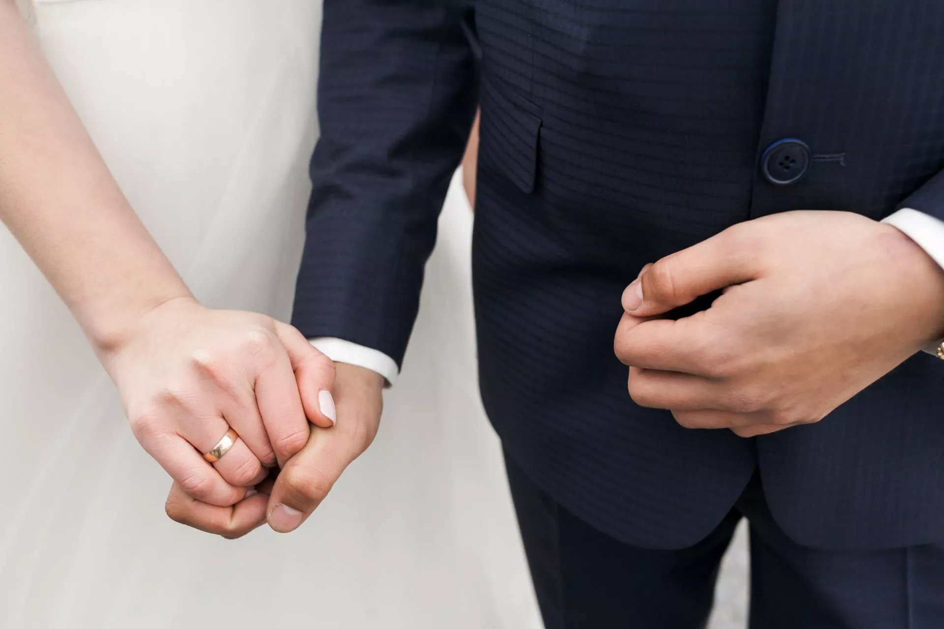 婚前抓包劈腿能不能求償？律師提醒：婚約破局「這些證據」先留好