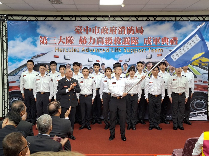 赫力高級救護隊由小隊長陳進鴻領軍-皆為高級救護技術員。（圖/台中市政府消防局 ）