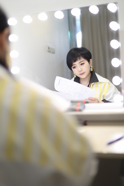 面對近日震驚演藝圈的表妹郭靜純離婚消息，周思潔也首度發聲，溫情喊話盼外界給予祝福。（圖：萊格悠國際文化有限公司）
